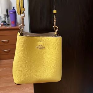 Coach Mini Town Bucket - retro yellow